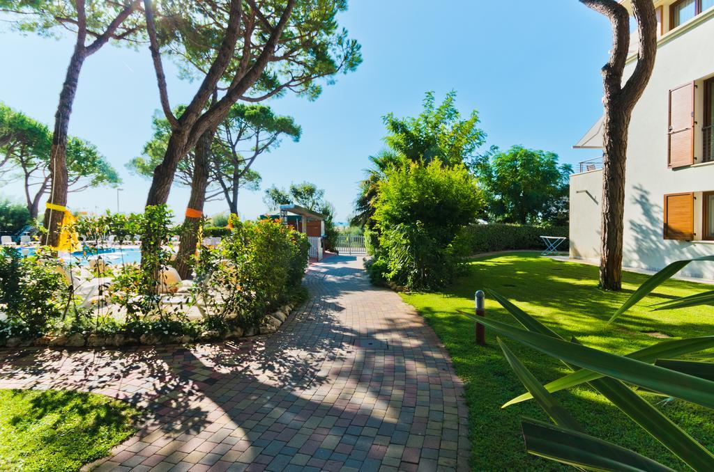 Park Hotel Pineta&Dependance Suite Eraclea Mare Buitenkant foto